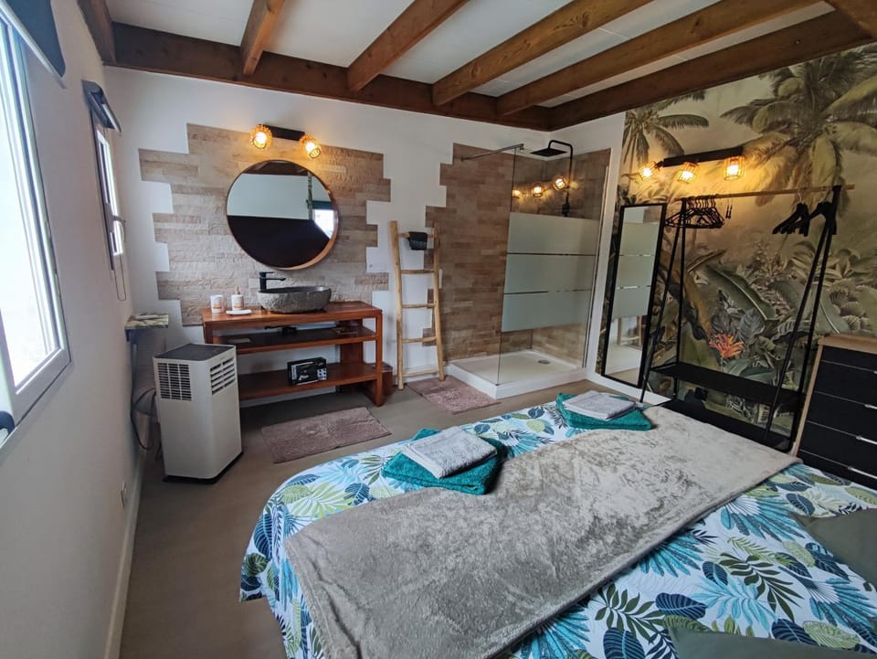 Bed, Bathroom, Photo of the whole room, Bedroom, hair dryier, wardrobe, air conditioner