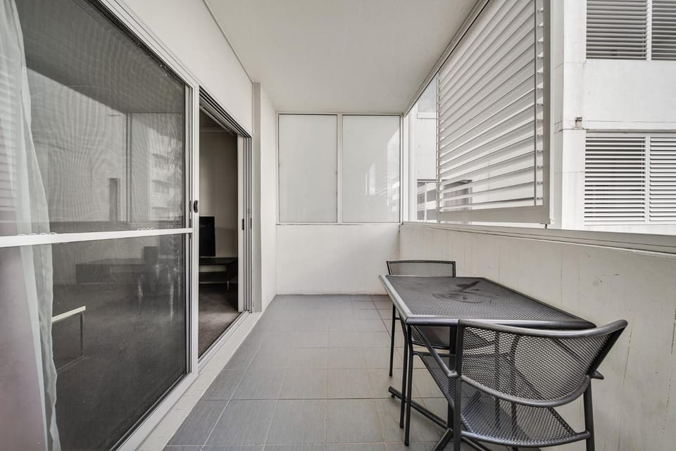 Comfy 2-Bed Near the Lake with Secure Parking Apartment in Canberra