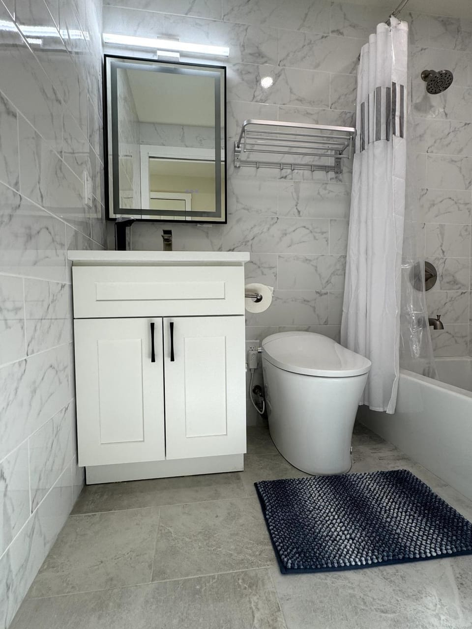 Shower, Toilet, Bathroom, Bath