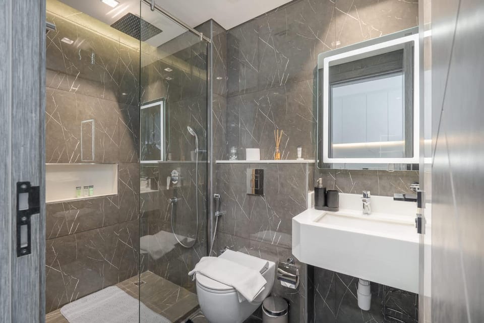 Free housekeeping visits during your stay - StayShort - Delightful Studio in Park Views that Sleeps 2 Apartment in Dubai