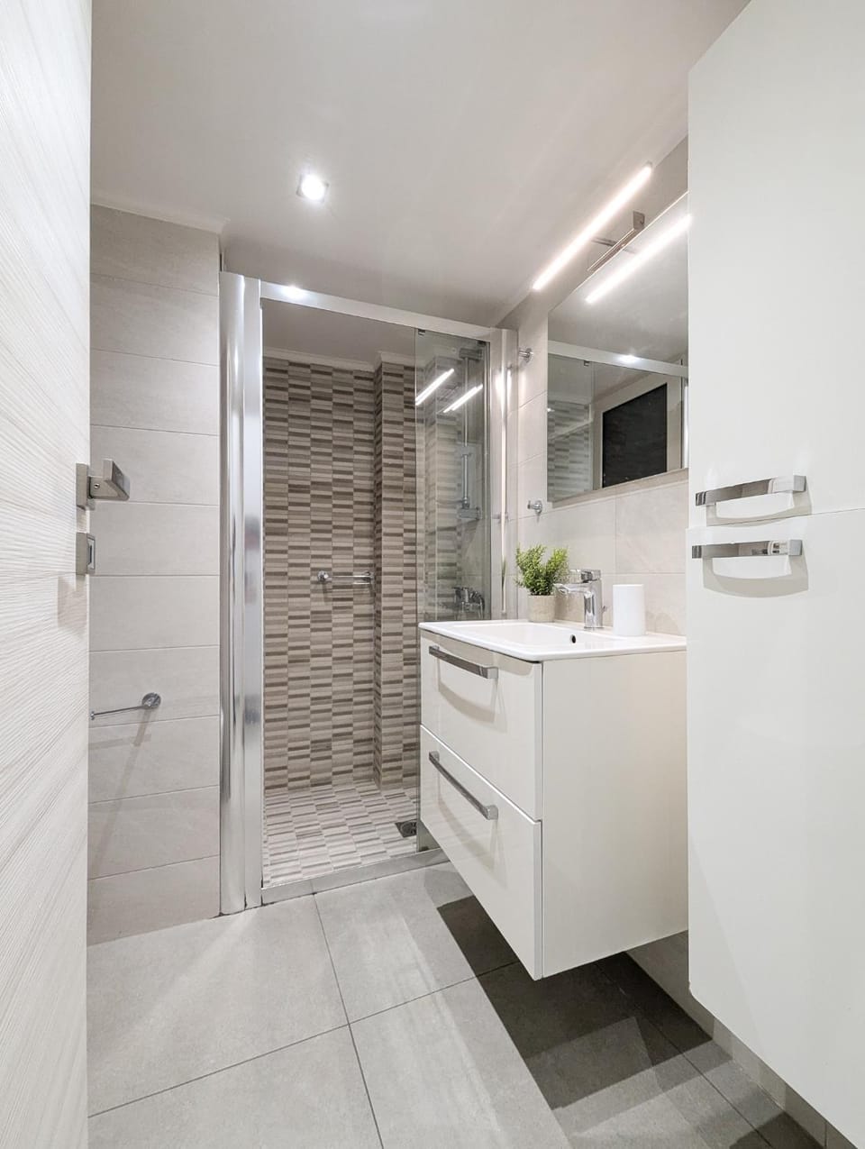 Modern&Stylish 1BD apt next metro and Acropolis Apartment in Athens