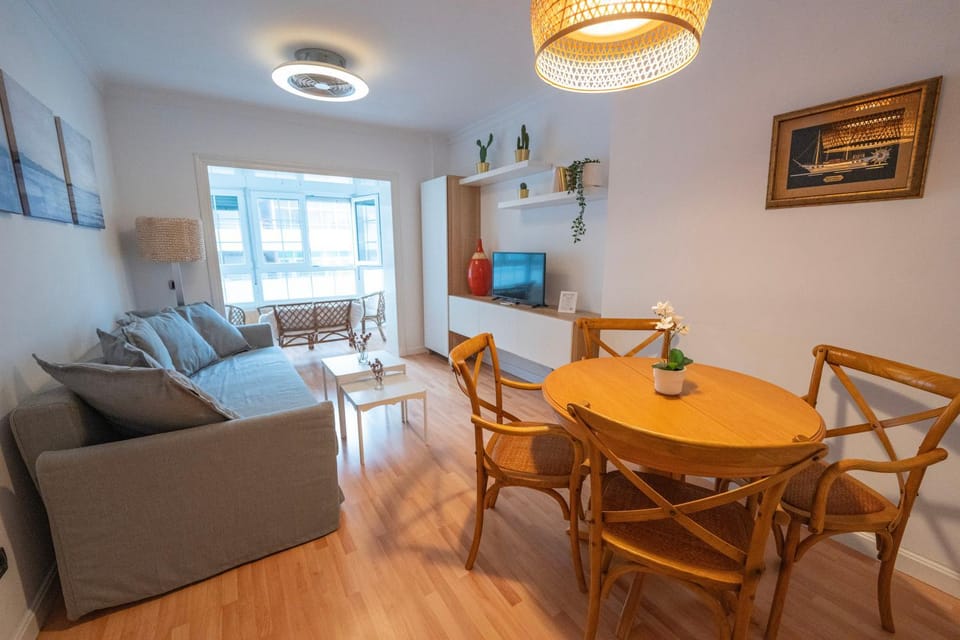 TV and multimedia, Living room, Seating area, Dining area