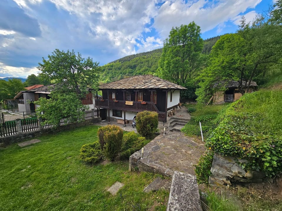Къща за гости Хитър Петър Villa in Gabrovo, Bulgaria
