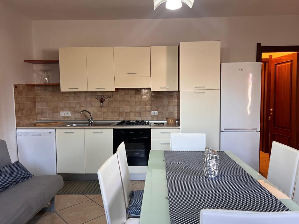 Kitchen or kitchenette, oven, stove