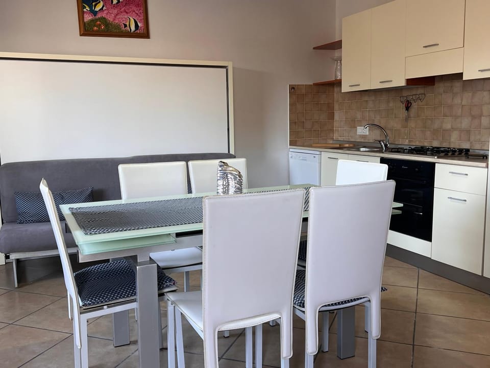 Kitchen or kitchenette, Living room, Dining area