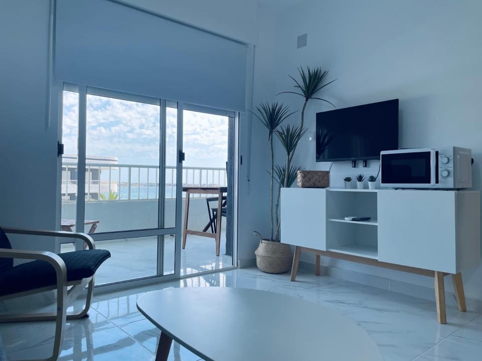 TV and multimedia, Balcony/Terrace, Living room, microwave