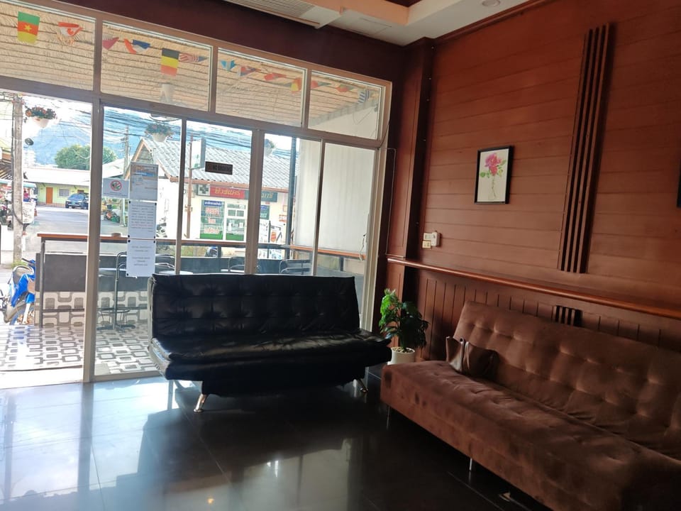 Communal lounge/ TV room, TV and multimedia, Seating area, Evening entertainment