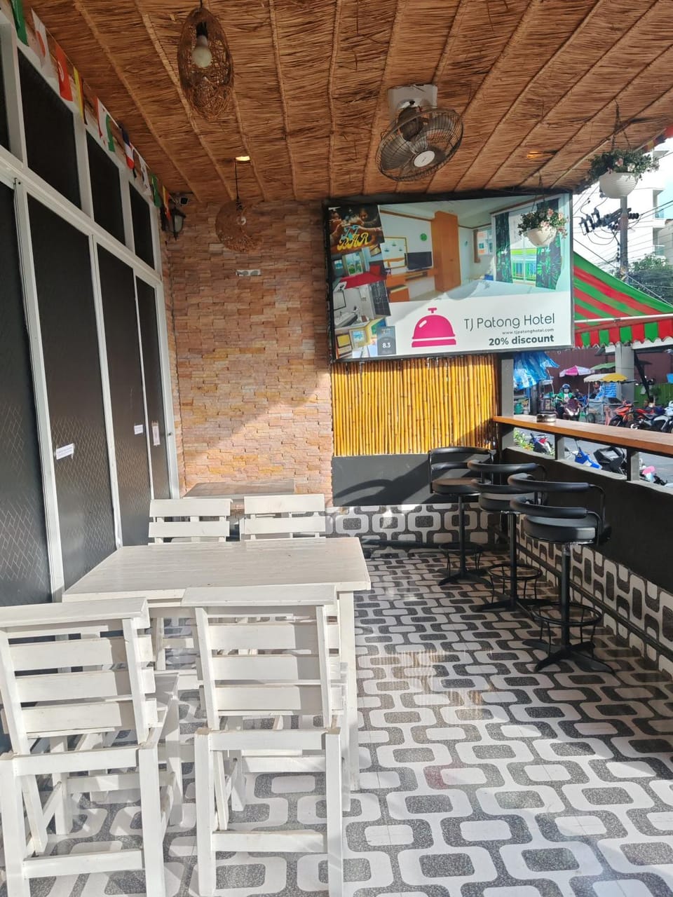 Restaurant/places to eat, Balcony/Terrace, Banquet/Function facilities, Breakfast
