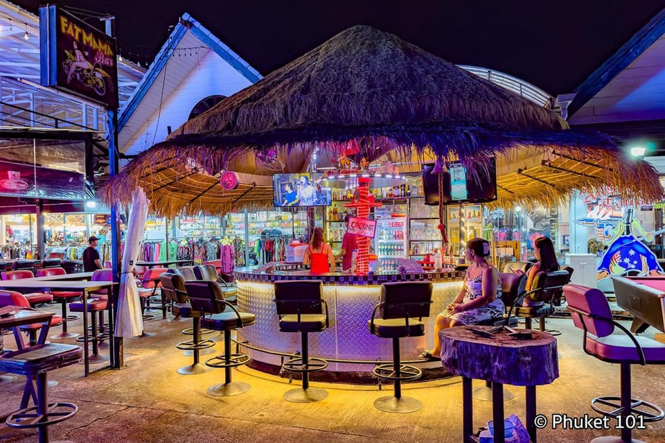Restaurant/places to eat, Night, People, Nightclub / DJ, Food and drinks, Drinks, group of guests