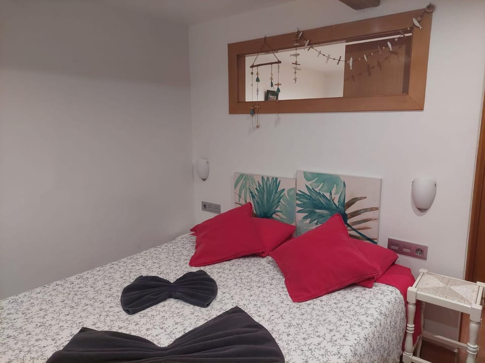 Bed, Decorative detail, Bedroom, towels