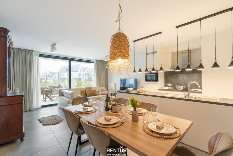Dining area, kitchen