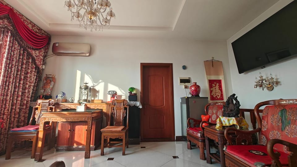 Communal lounge/ TV room, Communal lounge/ TV room, TV and multimedia, Living room, Seating area, Dining area, air conditioner, Internal: Not applicable to any particular room