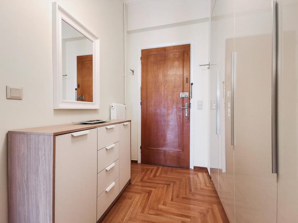 Modern&Sunny, 1BD, next to metro Apartment in Athens