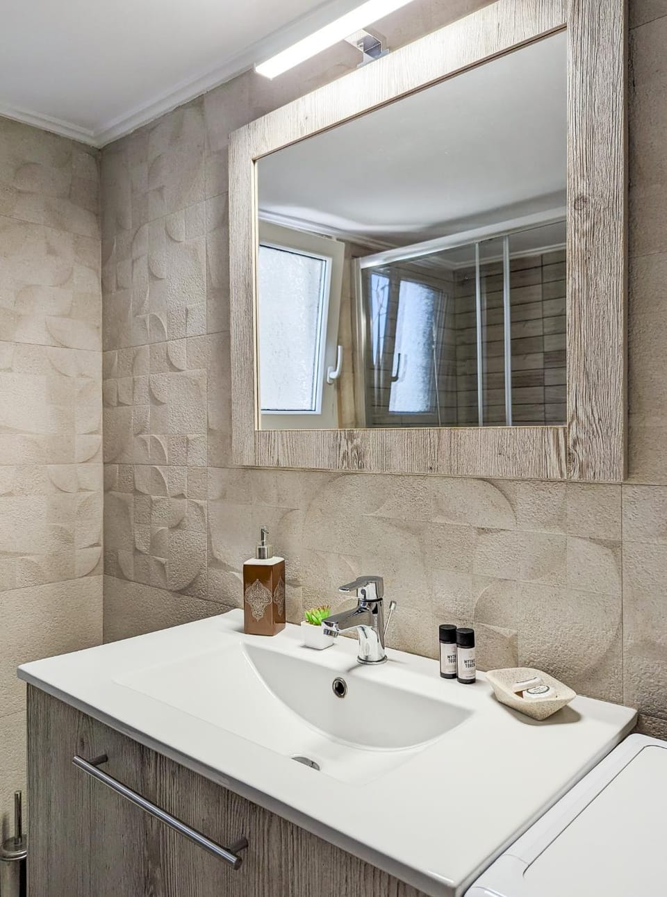 Modern&Quiet 2BD apt on a pedestrian Apartment in Athens