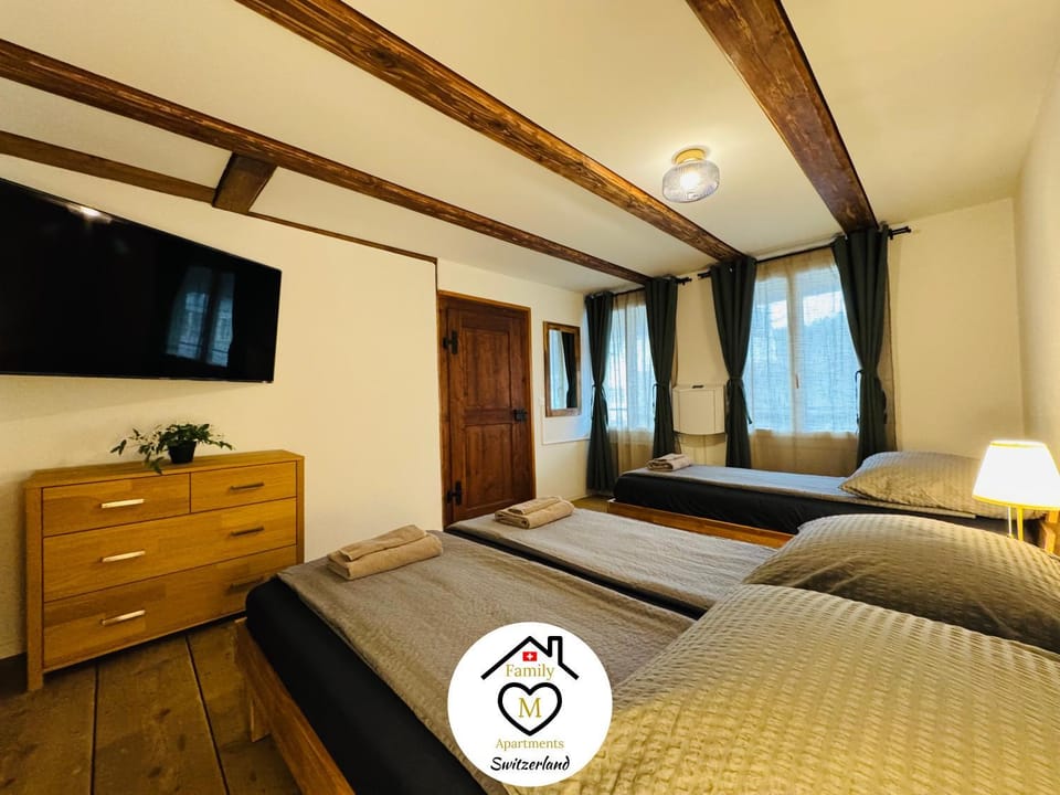 Bed, TV and multimedia, Photo of the whole room, Bedroom