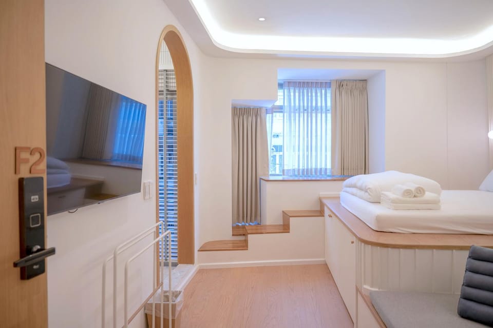 Photo of the whole room, Bedroom