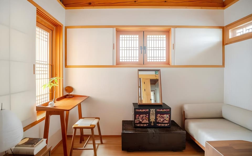 Living room, Seating area