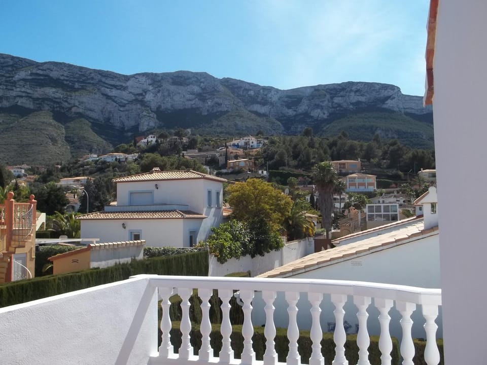 Balcony/Terrace, City view, Mountain view
