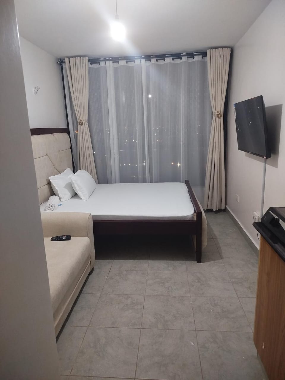 Bed, TV and multimedia, Photo of the whole room, Evening entertainment, Bedroom