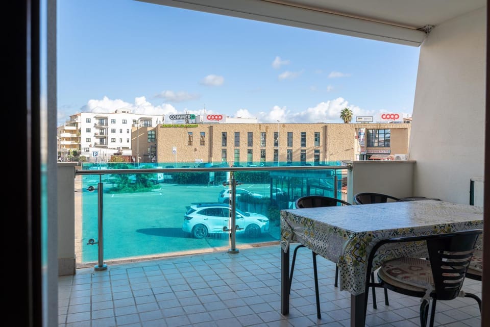 Property building, Patio, Day, View (from property/room), Balcony/Terrace, Dining area