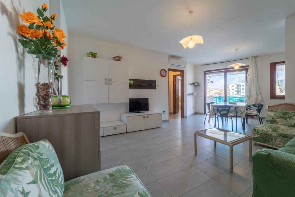 Communal lounge/ TV room, TV and multimedia, Kitchen or kitchenette, Living room, Seating area, Dining area, Evening entertainment