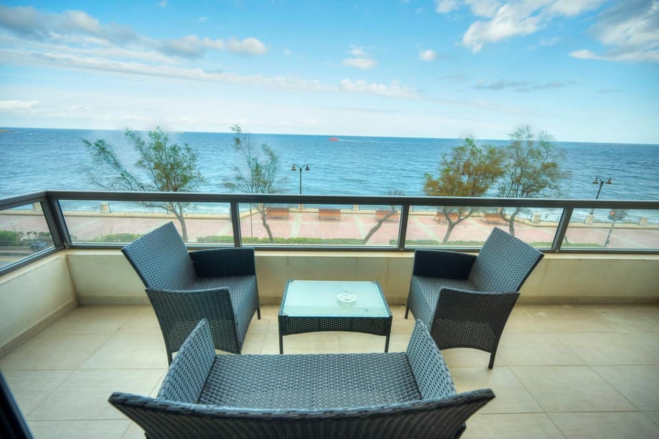 Luxury & spacious 3 bedroom seafront, balcony YHAI1-1 Apartment in Sliema