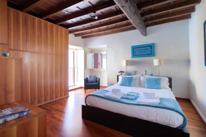 Roman heritage- Pantheon- up to 6 guests Apartment in Rome