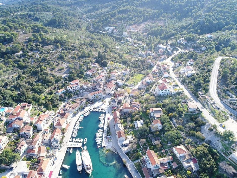 Neighbourhood, Natural landscape