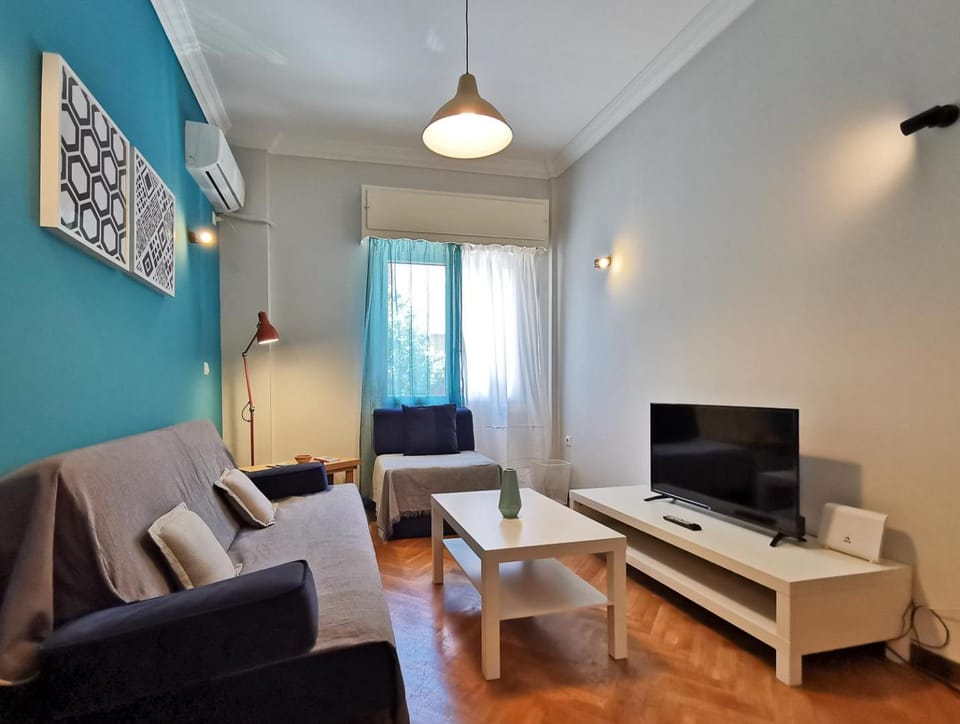 Hidden Gem next to Acropolis&metro Apartment in Athens