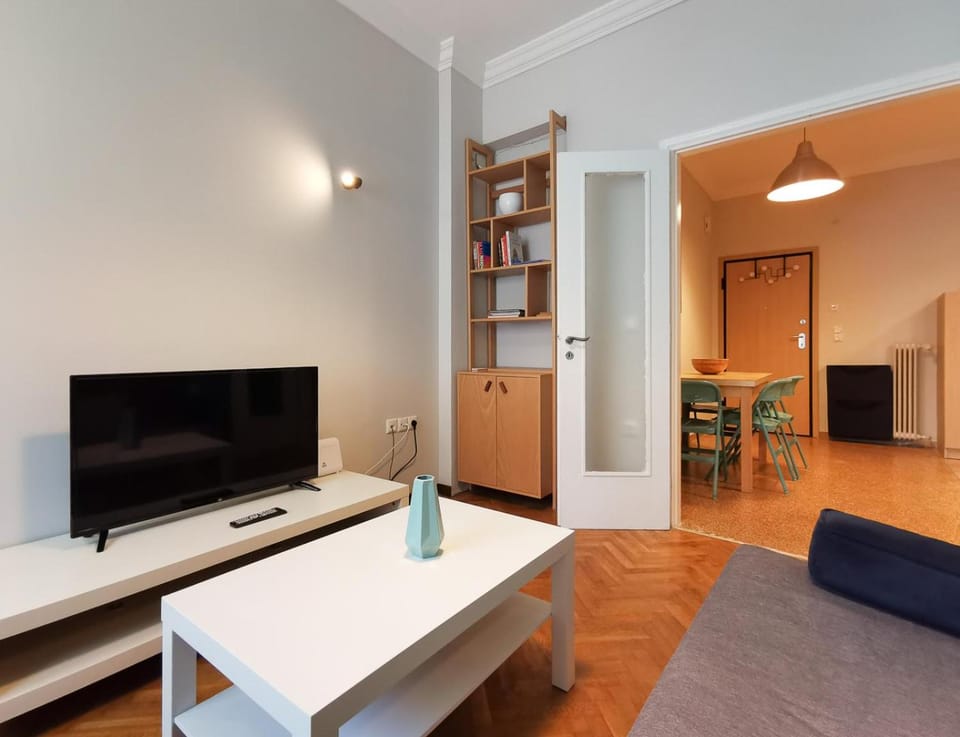Hidden Gem next to Acropolis&metro Apartment in Athens