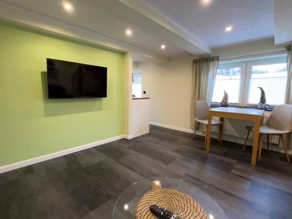 TV and multimedia, Living room, Dining area, Evening entertainment