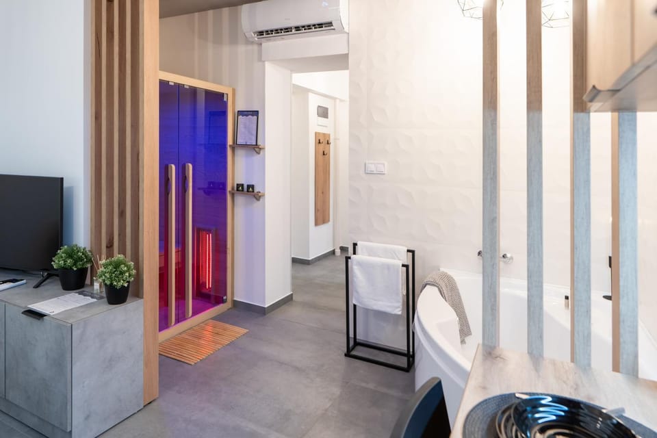 Sauna, TV and multimedia, Living room, Bath, air conditioner