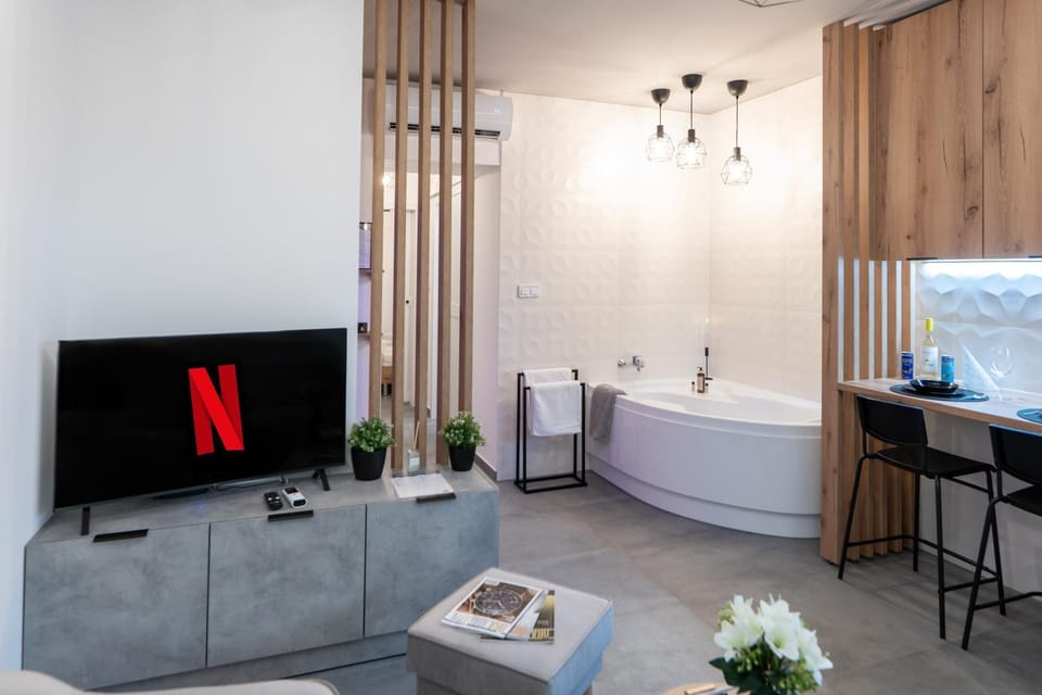 TV and multimedia, Living room, Bath, air conditioner