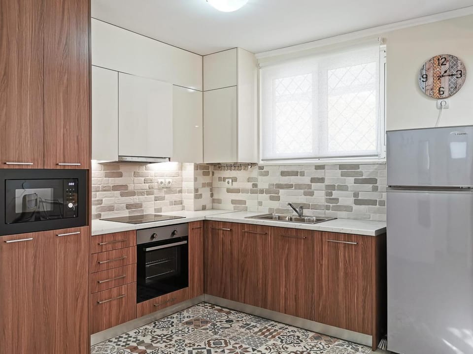 Charming 2BD apt next to metro station Apartment in Athens