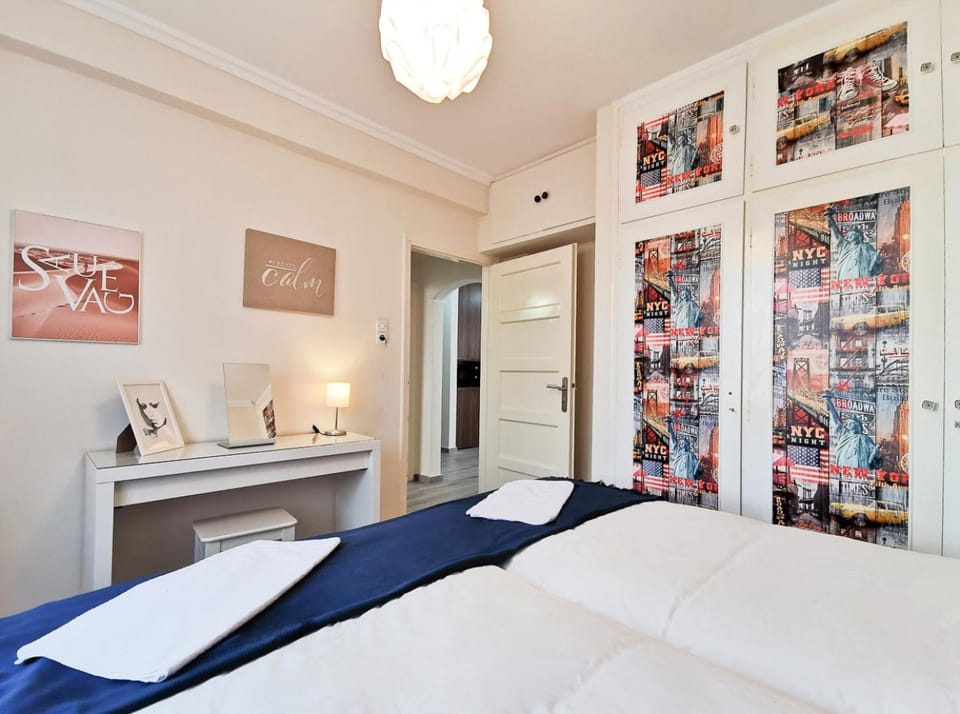 Charming 2BD apt next to metro station Apartment in Athens