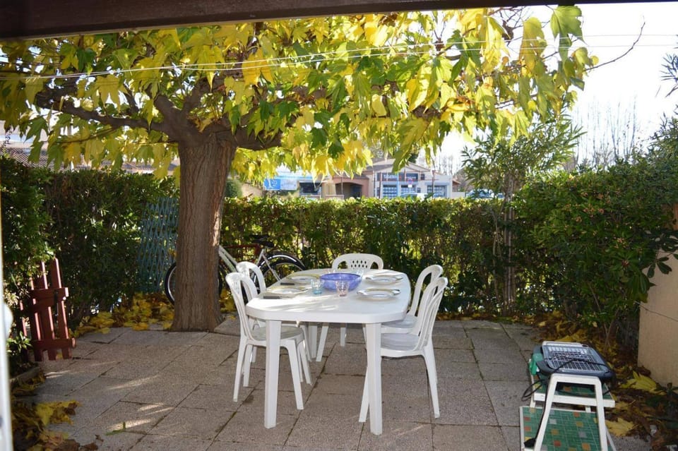 Patio, Garden, Dining area, Garden view