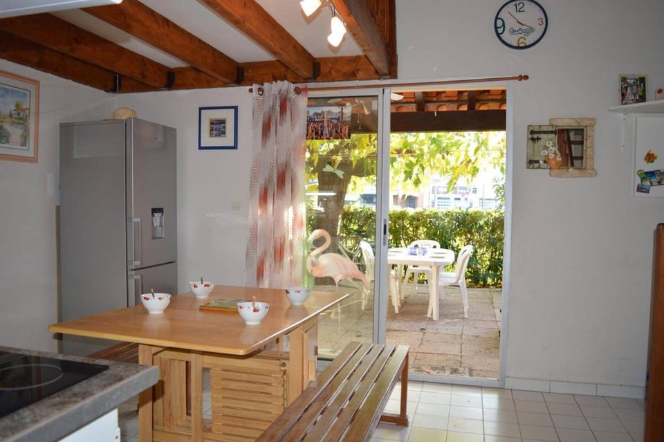 Patio, Kitchen or kitchenette, Dining area