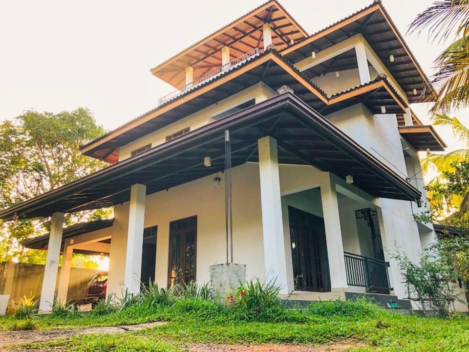 Ruvini Villa Apartment in Hikkaduwa