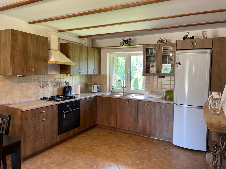 Coffee/tea facilities, Kitchen or kitchenette, Dining area, dishwasher, oven, pet friendly, stove