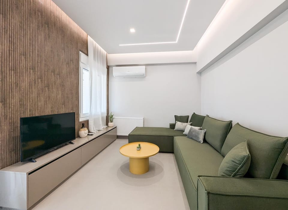 Acropolis view 2BD penthouse next to tram and port Apartment in Pireas