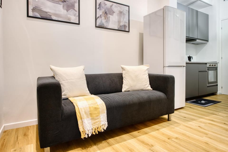 Kitchen or kitchenette, Living room, Seating area, oven, stove
