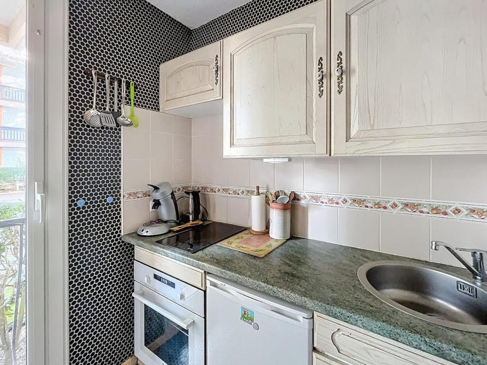 Coffee/tea facilities, Kitchen or kitchenette