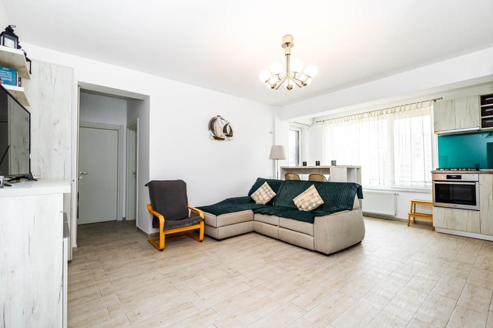 Day, TV and multimedia, Living room, Seating area, Dining area, furniture