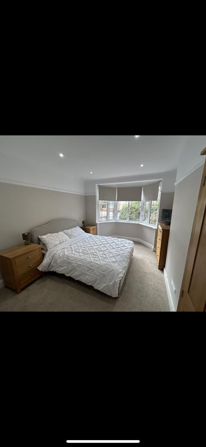 Leigh On Sea -Broadway-Two Bed with Garden Apartment in Southend-on-Sea
