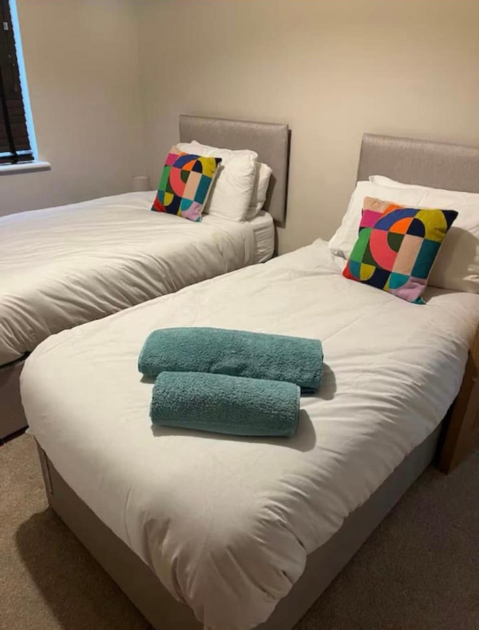 Leigh On Sea -Broadway-Two Bed with Garden Apartment in Southend-on-Sea