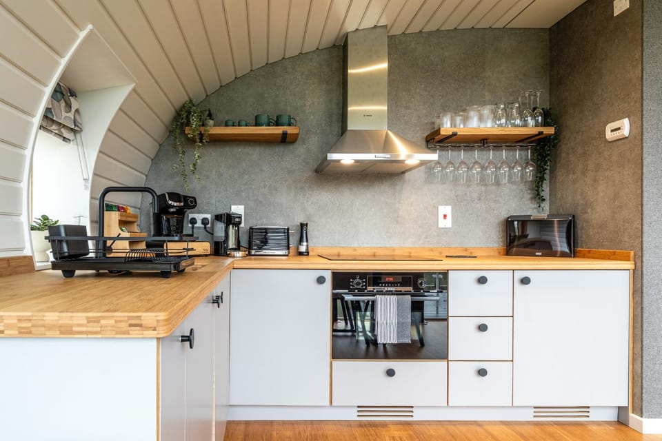 Sustainable 2 Bedroom Pod on Old Chalford Farm! Apartment in West Oxfordshire District