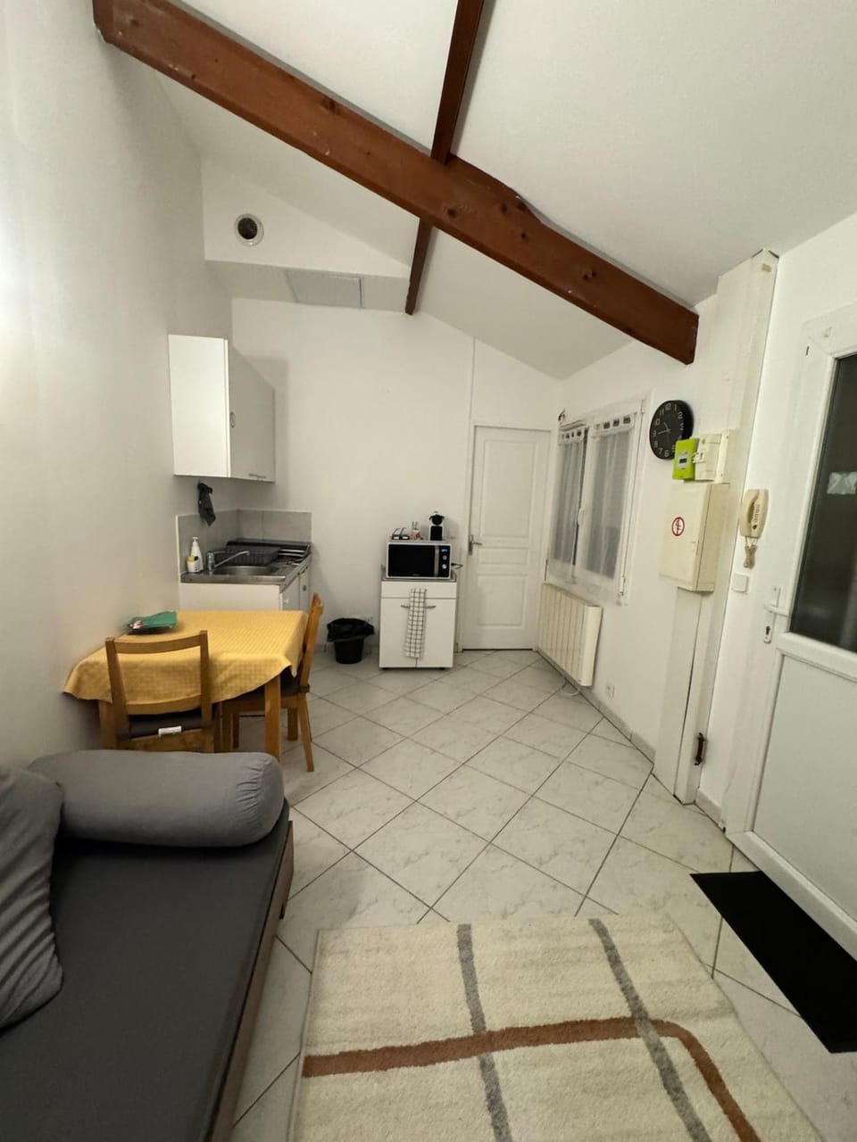 Kitchen or kitchenette, Living room, Seating area, Dining area, oven, pet friendly, stove