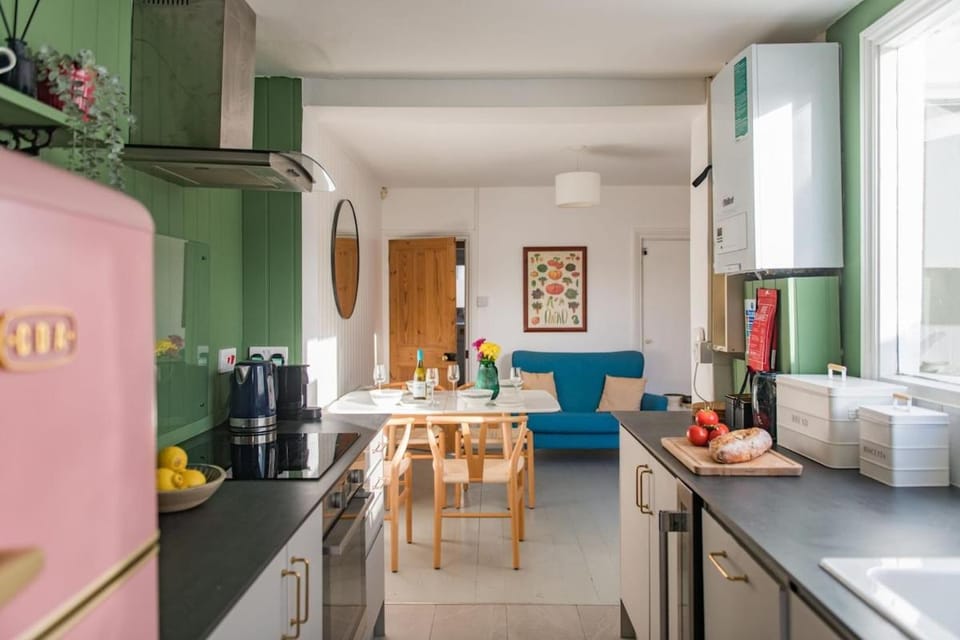 Coffee/tea facilities, Kitchen or kitchenette, Dining area, oven, pet friendly