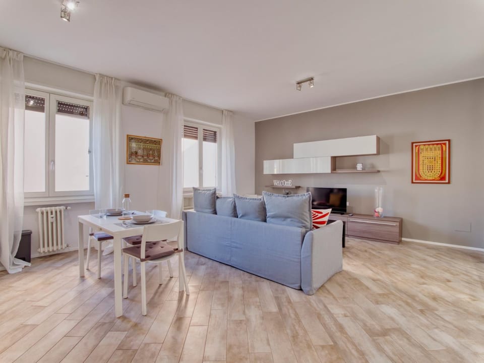 Kitchen or kitchenette, Seating area