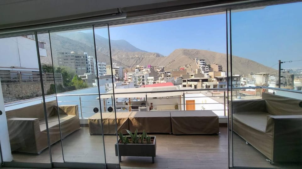 Little Oasis in Lima penthouse with pool, Grill, nice view, gated community Apartment in La Molina